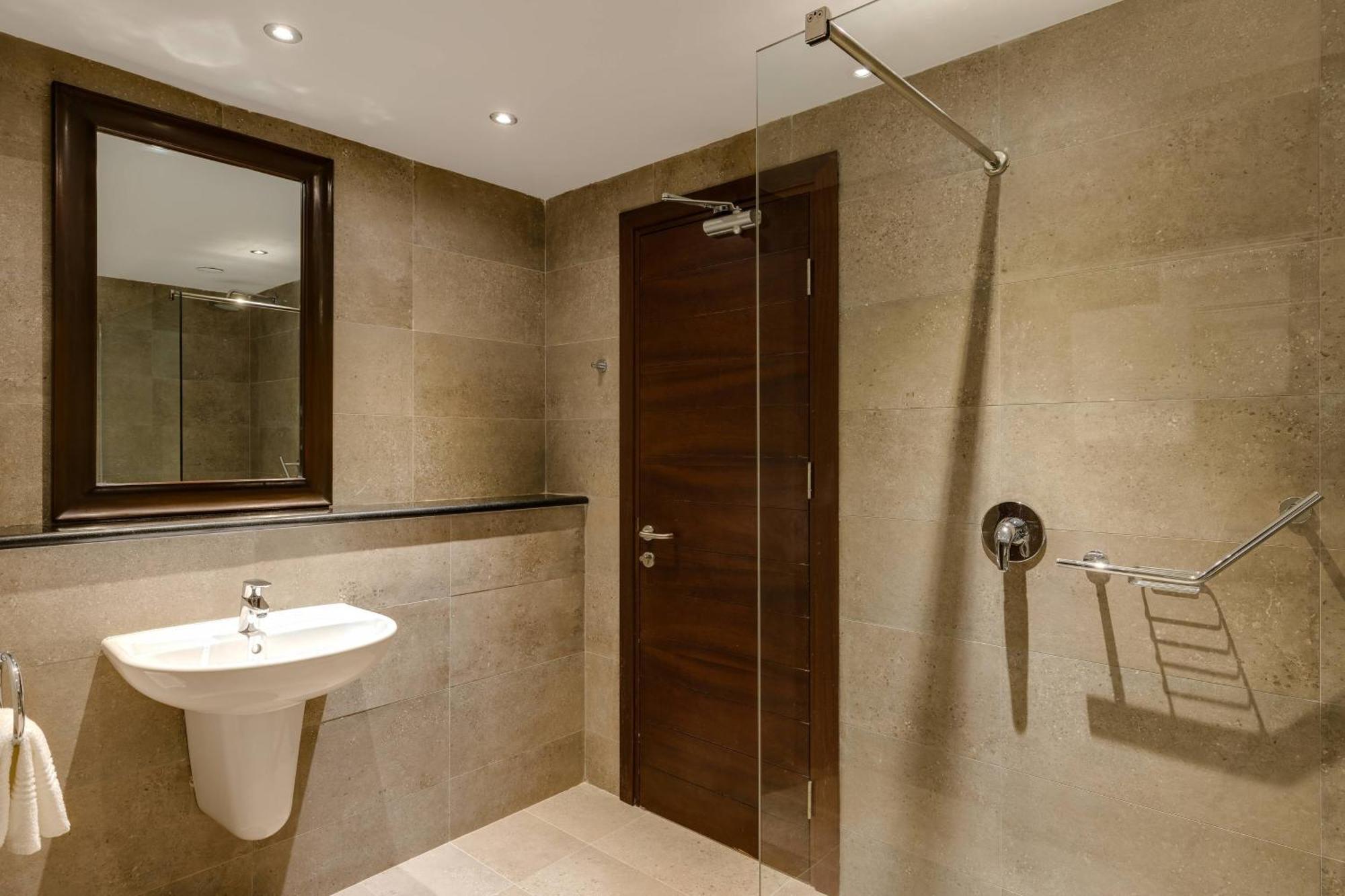 Protea Hotel By Marriott Owerri Select Bagian luar foto