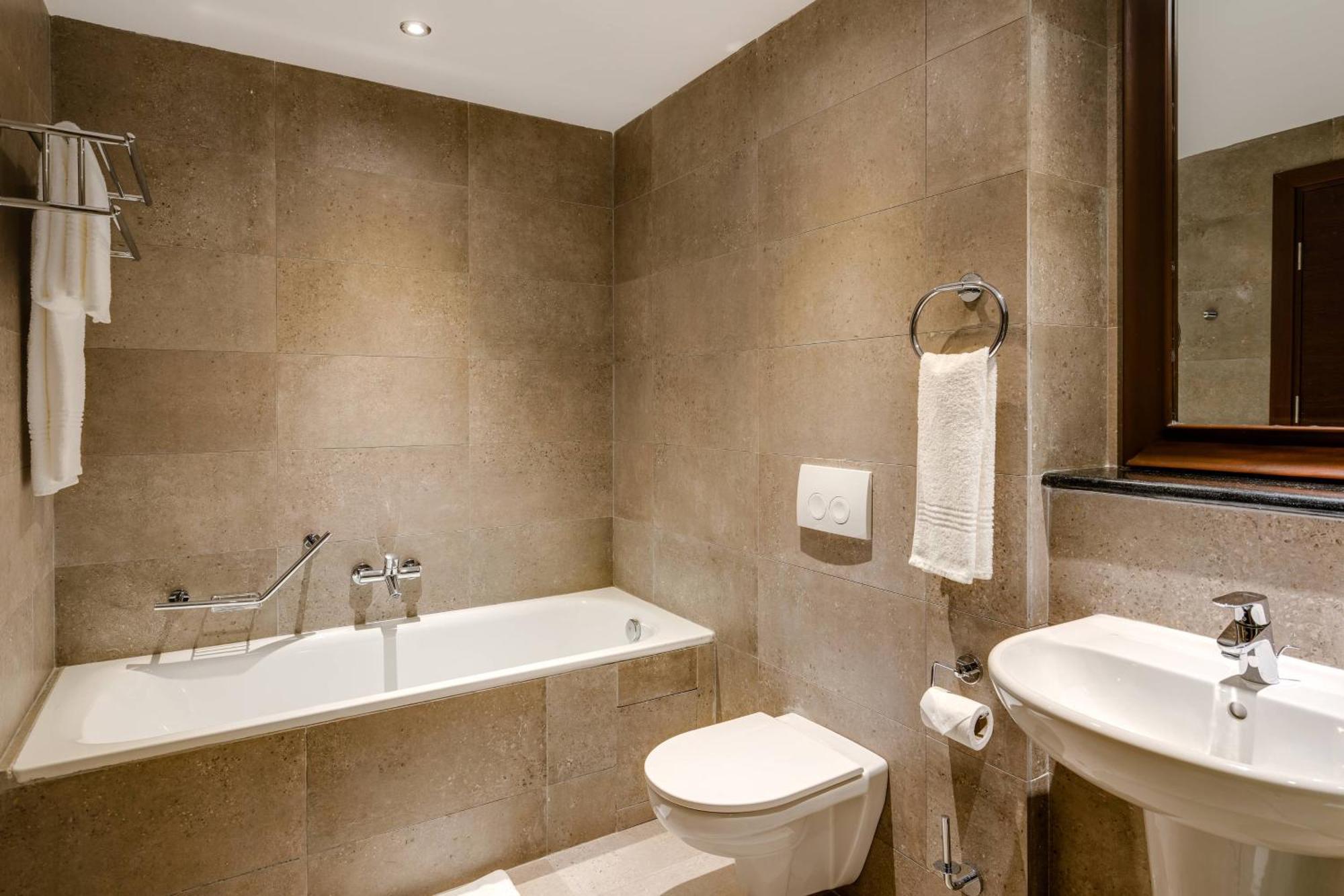 Protea Hotel By Marriott Owerri Select Bagian luar foto
